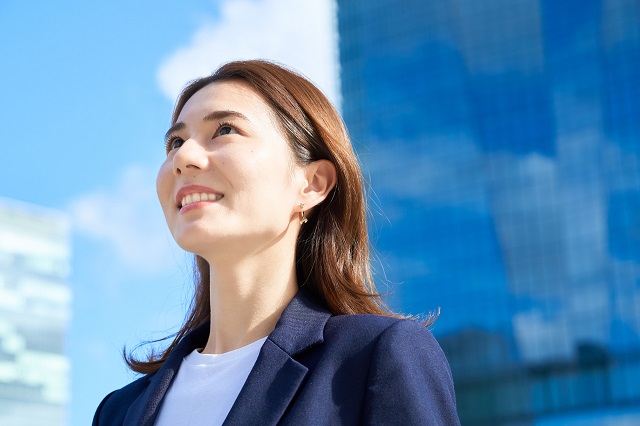 再就職活動する女性